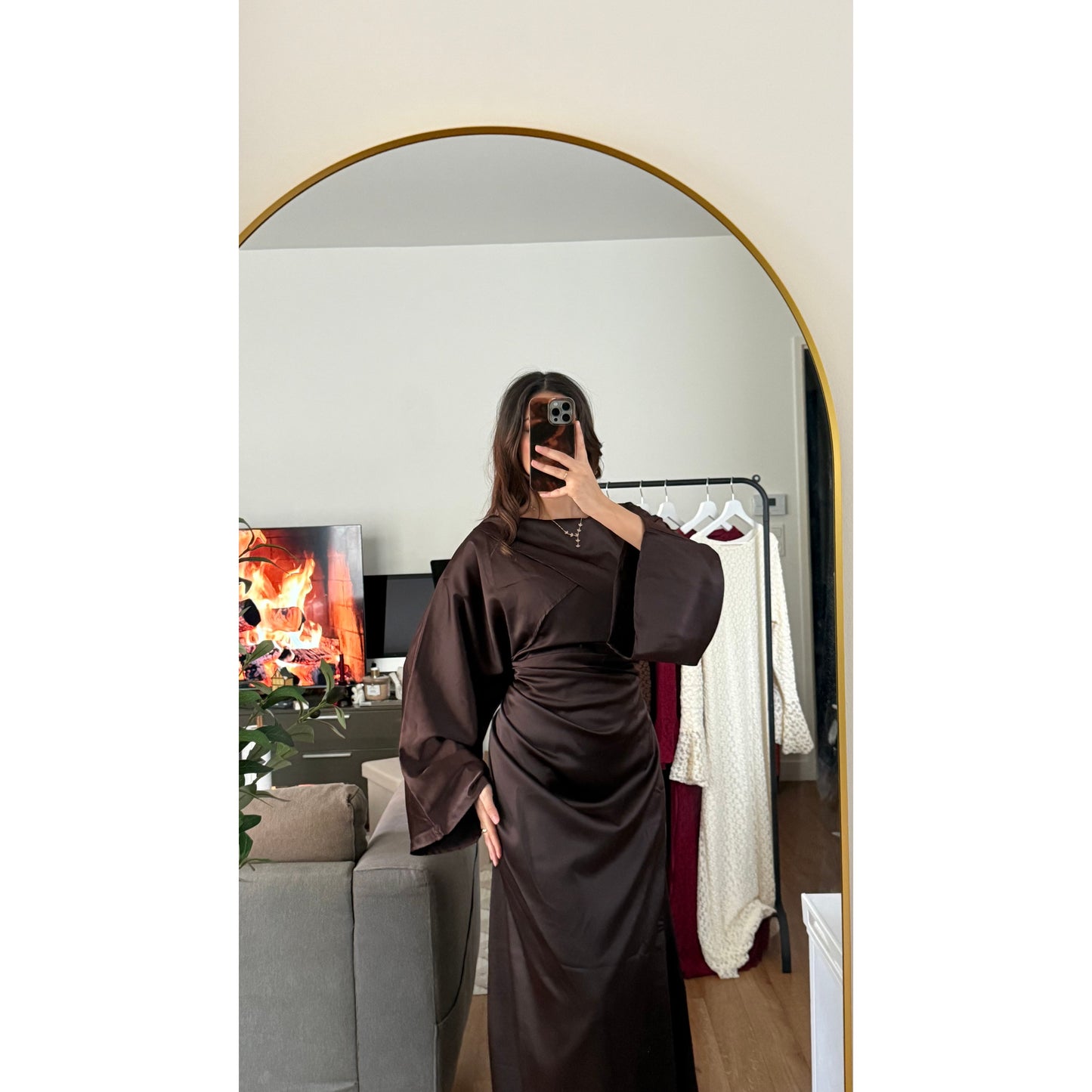 Robe Longue Satin Drapé à Nouer dans le Dos – Luxueuse | Noir Beige Coffee