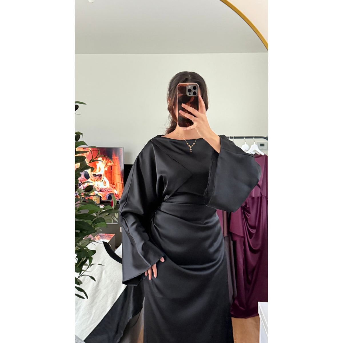 Robe longue satin drapé noir Azayel