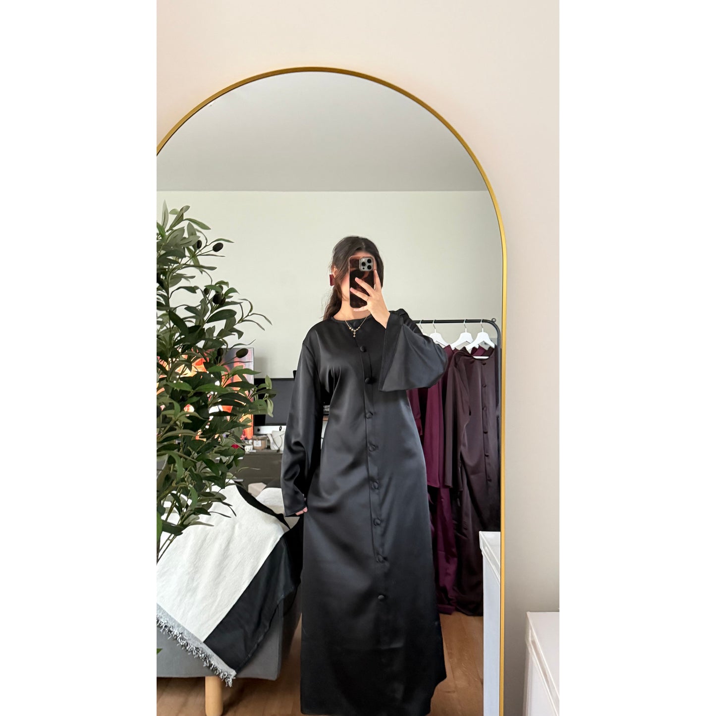 Robe Longue Satinée à Boutons & Dos Lacé – Élégante | Noir Prune Coffee