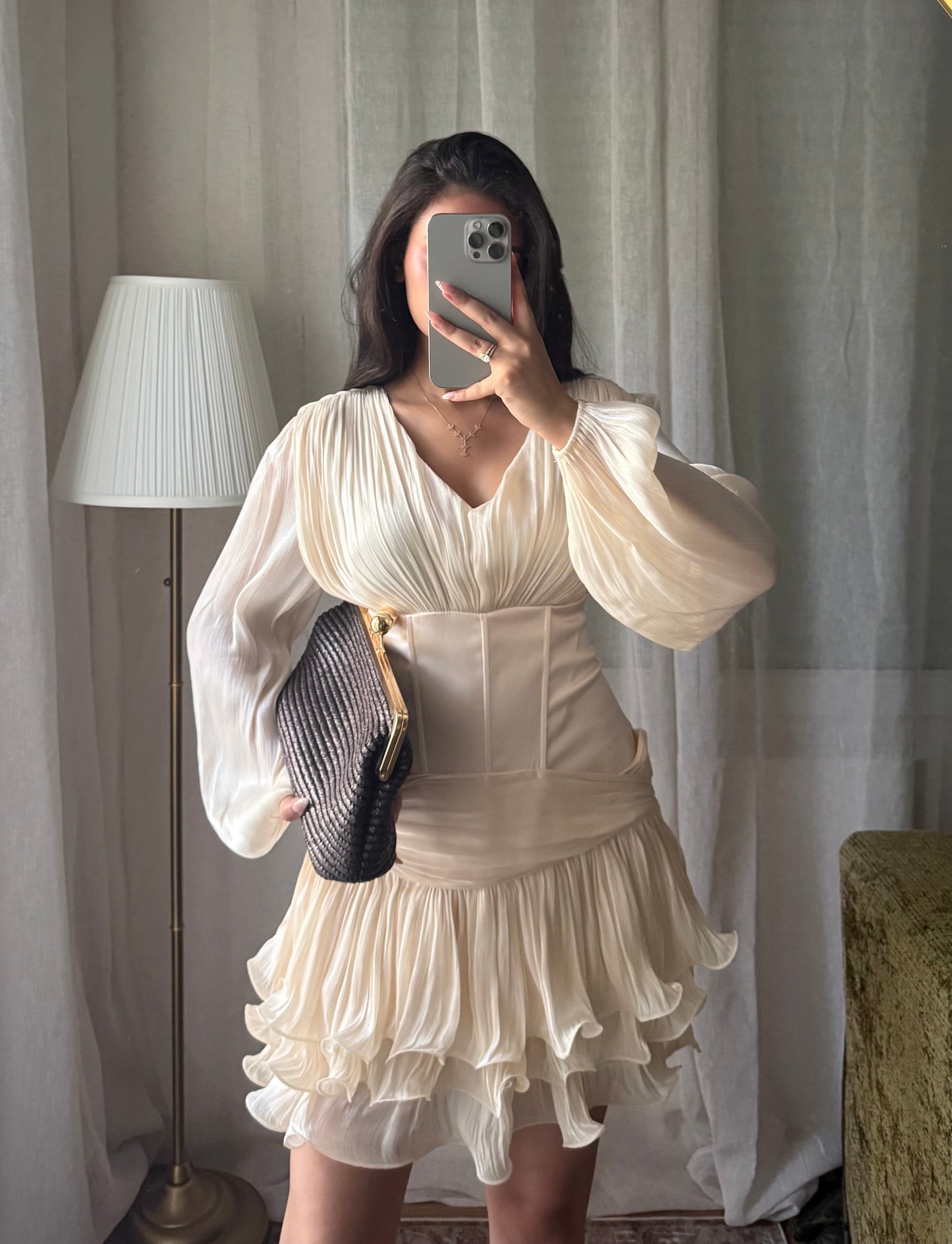 Robe Alya 🦢 Courte Plissée Écru – Taille Corset & Volants