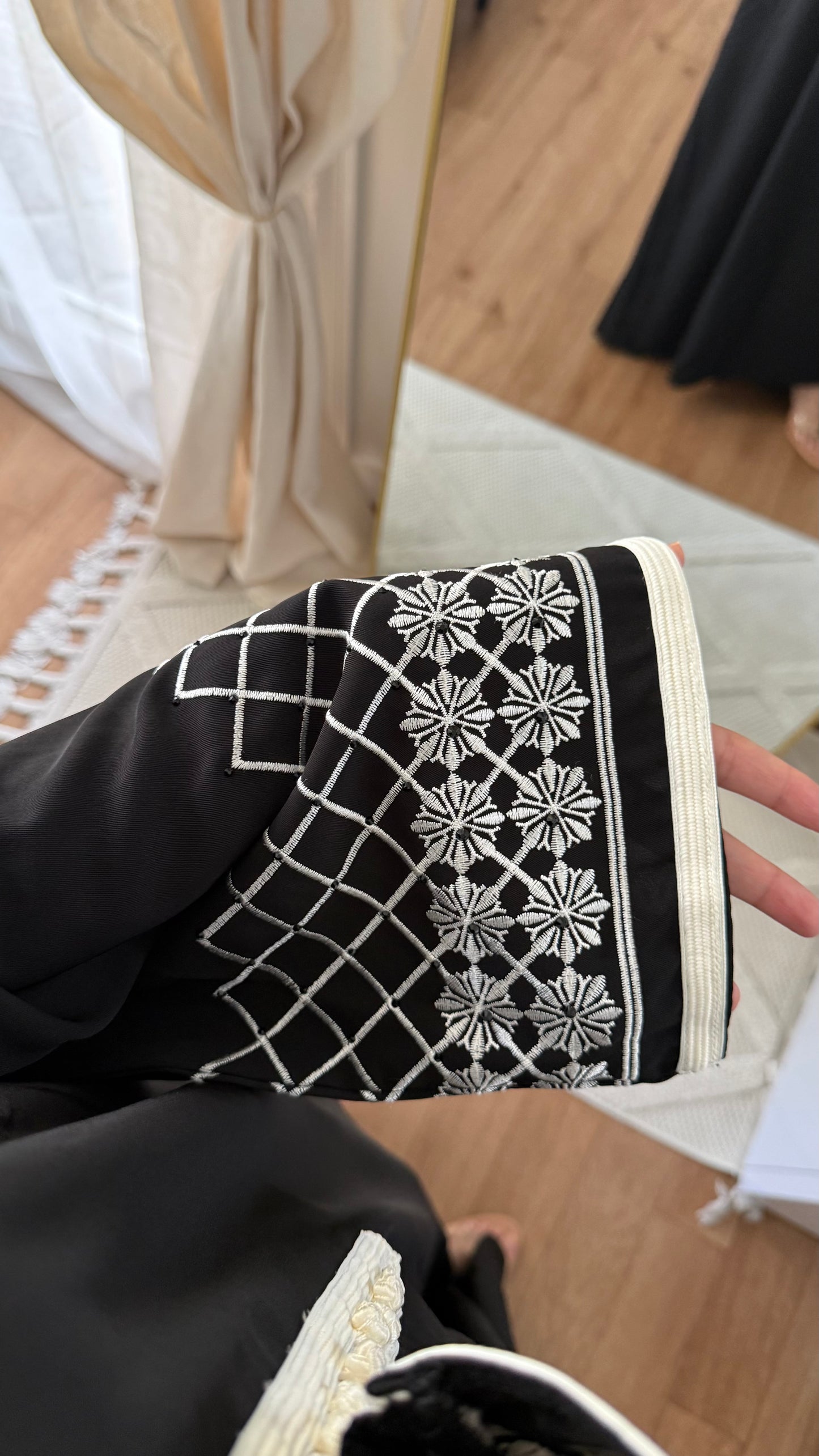 Robe caftan brodé Noire