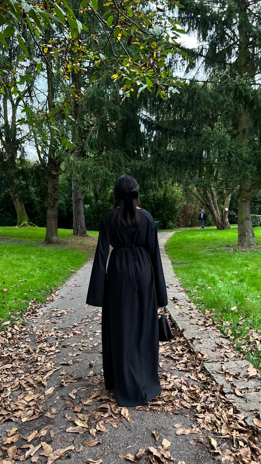 Abaya Élégante avec Manches Évasées