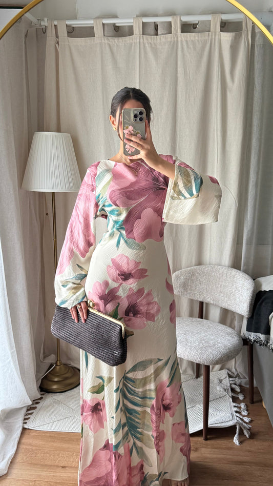 Robe rose effet lin à fleurs nouée dans le dos