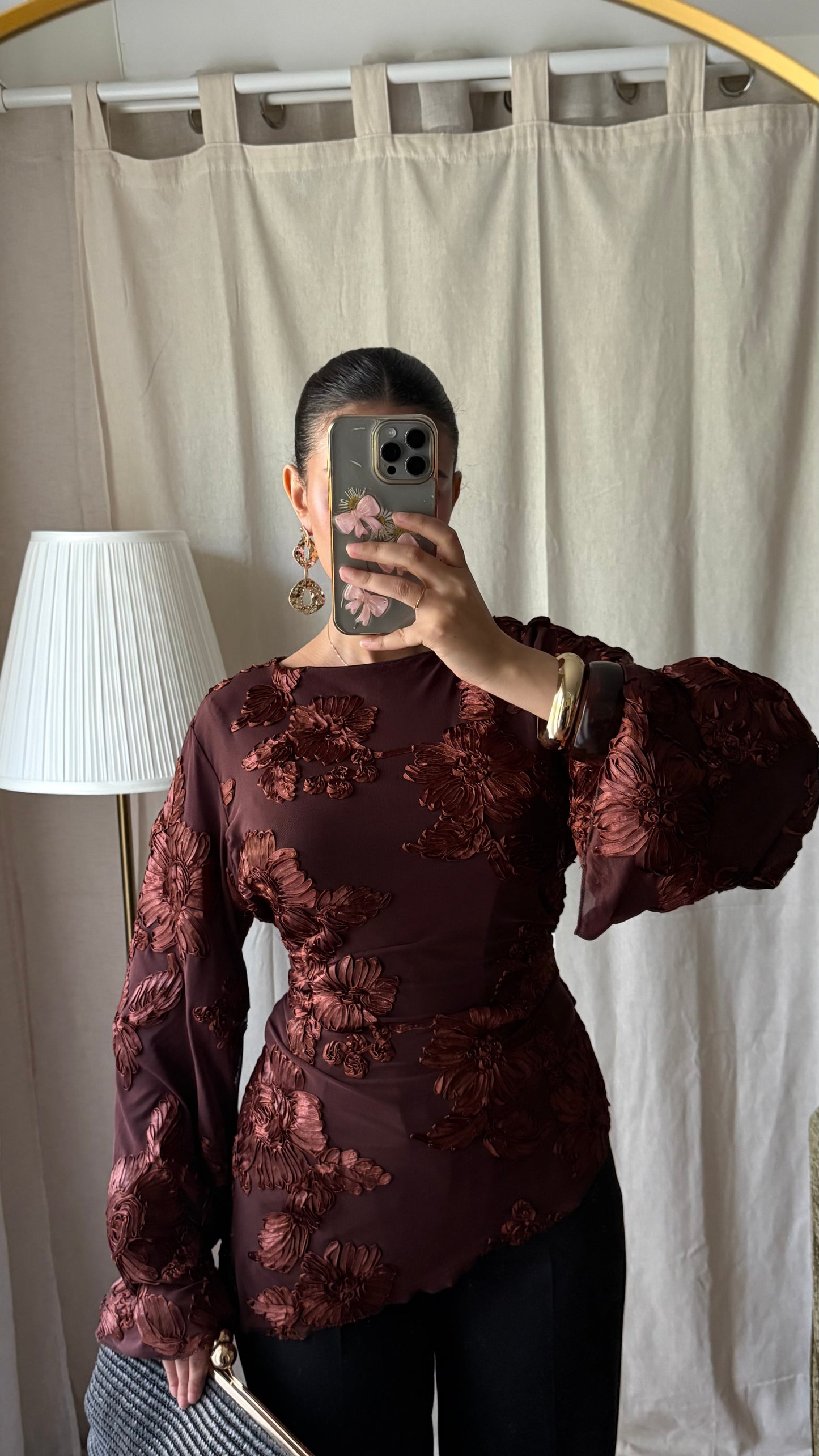 Blouse marron brodée à nouer dans le dos