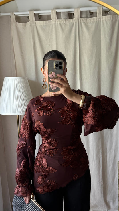 Blouse marron brodée à nouer dans le dos