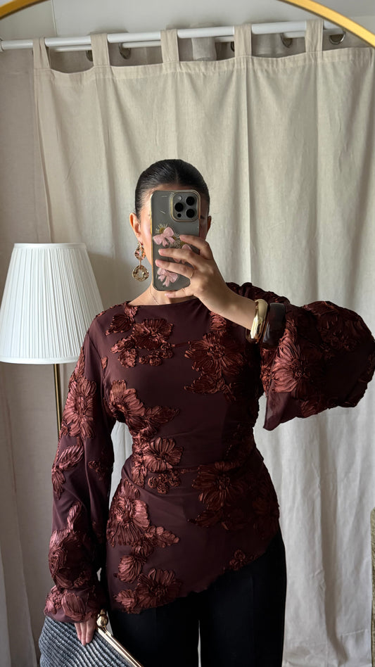 Blouse marron brodée à nouer dans le dos