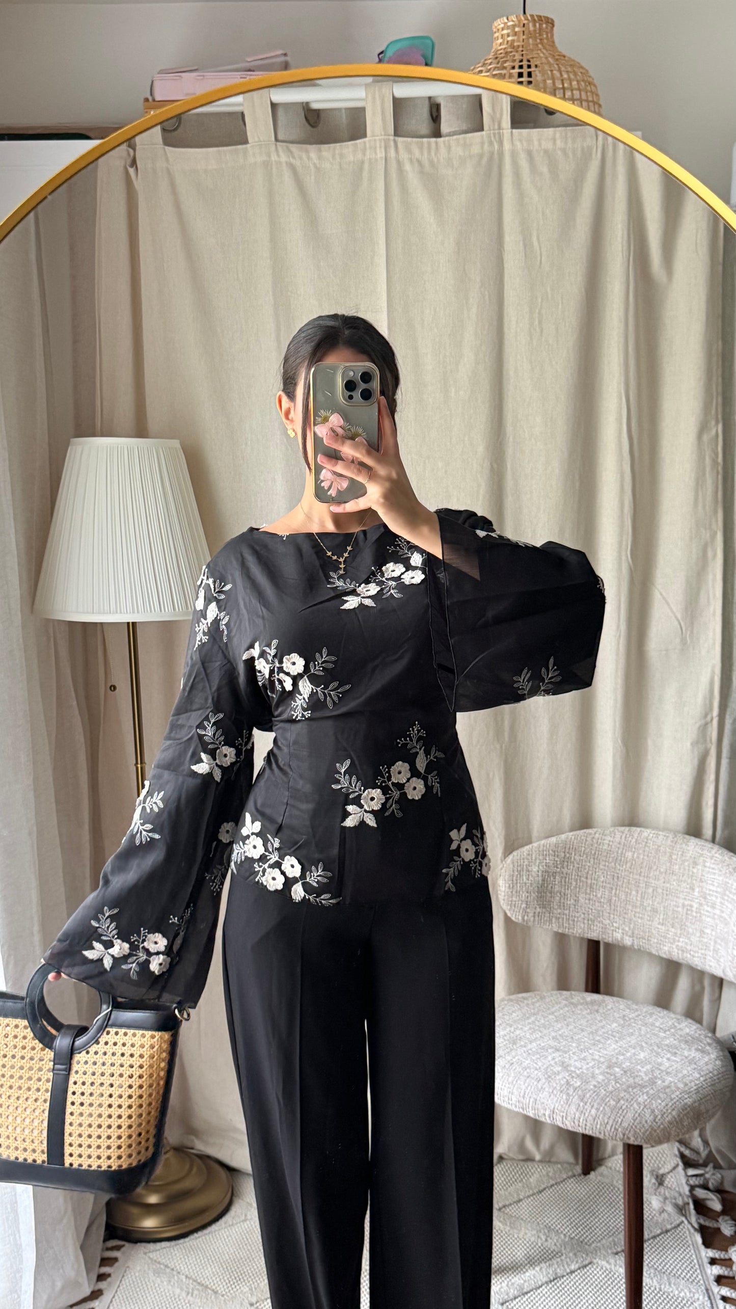 Blouse brodée à nouer dans le dos