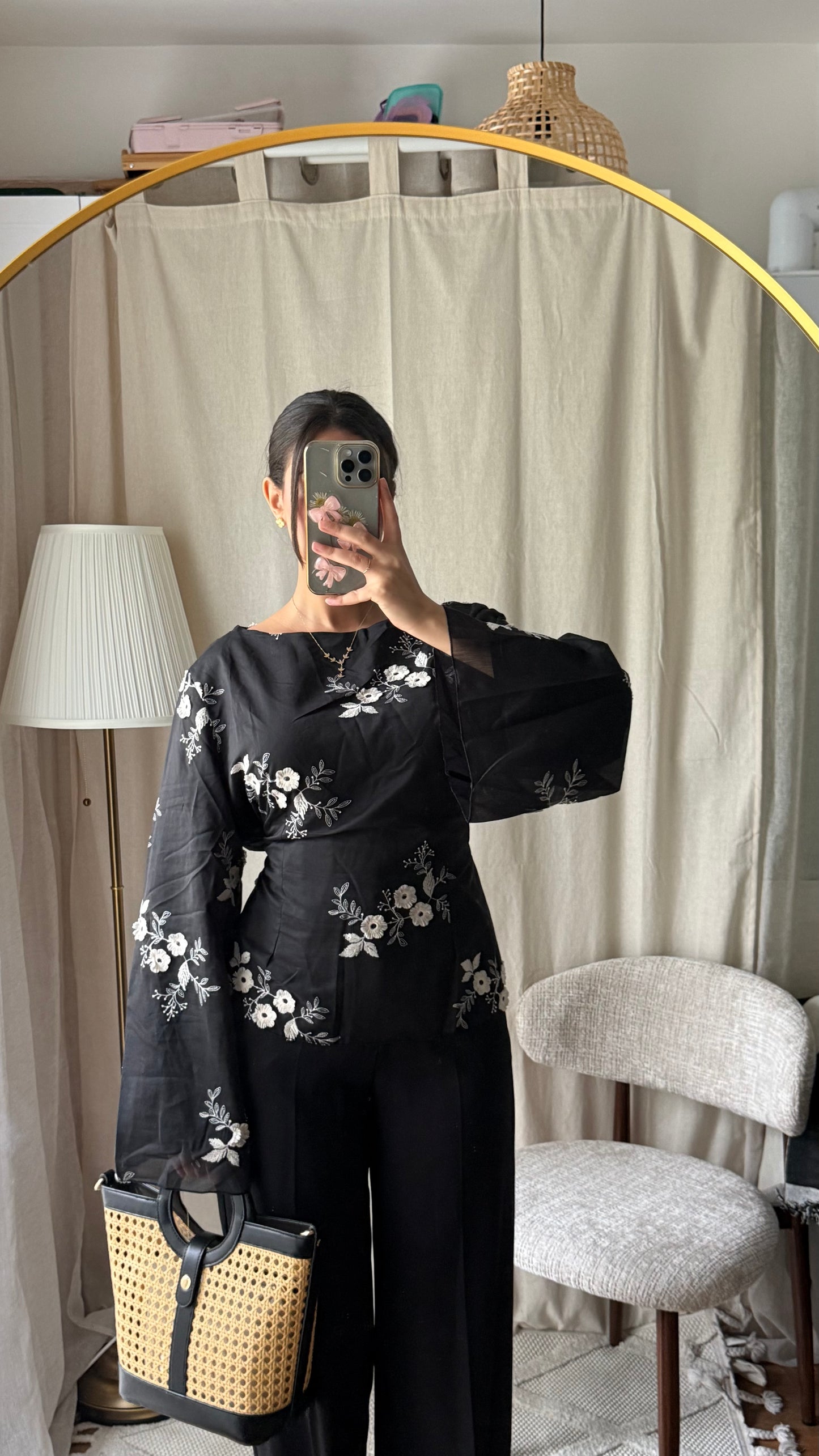 Blouse brodée à nouer dans le dos