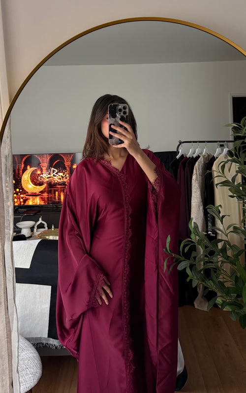 Abaya papillon satin dentelle bordeaux élégante envoûtante Azayel