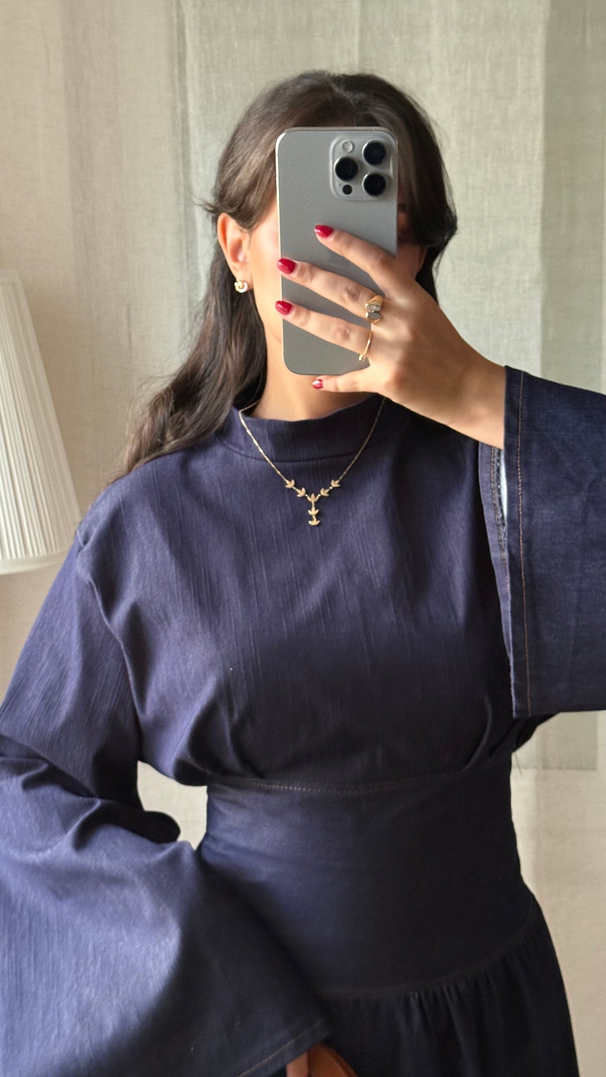 Robe longue col montant en jeans à nouer dans le dos