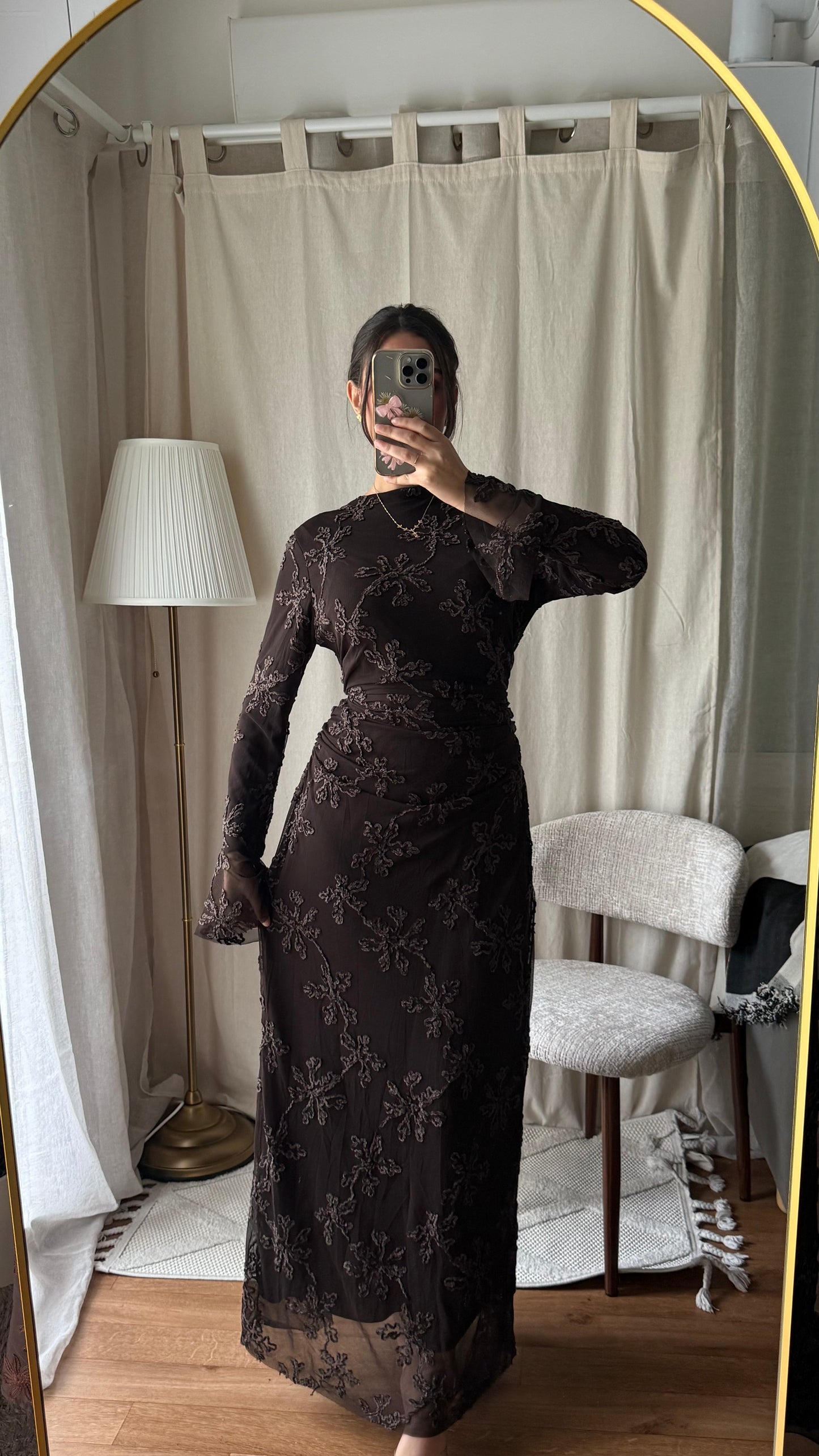 Robe longue en tulle doublé à motifs brodés