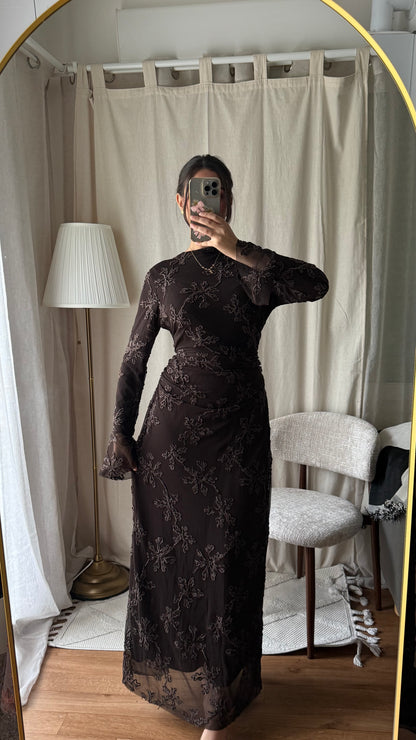 Robe longue en tulle doublé à motifs brodés