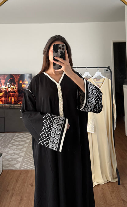Robe caftan brodé Noire