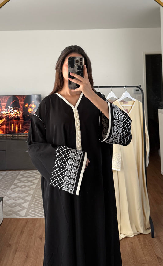 Robe caftan brodé Noire