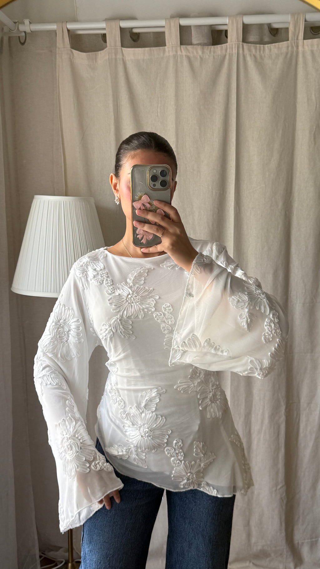 Blouse blanche brodée à nouer dans le dos