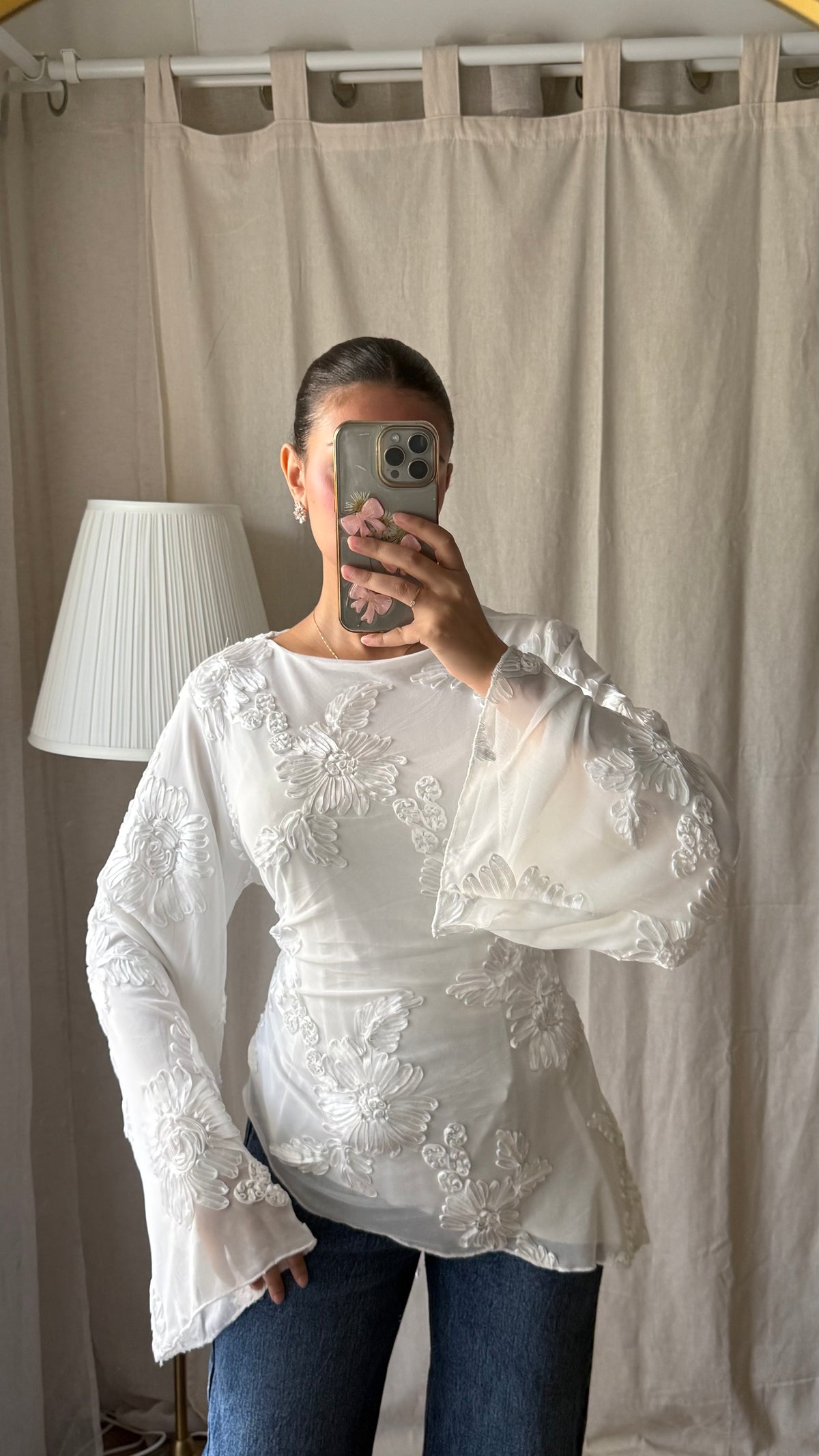 Blouse blanche brodée à nouer dans le dos