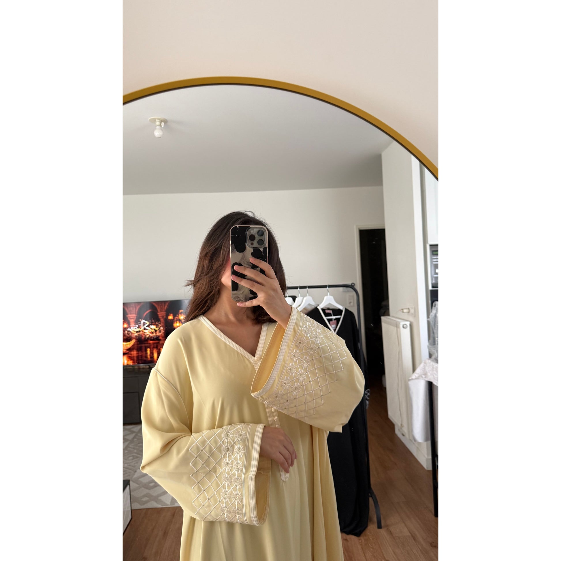 Robe caftan brodé jaune pastel élégante traditionnelle Azayel