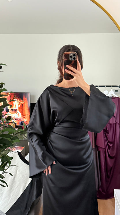 ROBE LONGUE EN SATIN DRAPÉ À NOUER DANS LE DOS