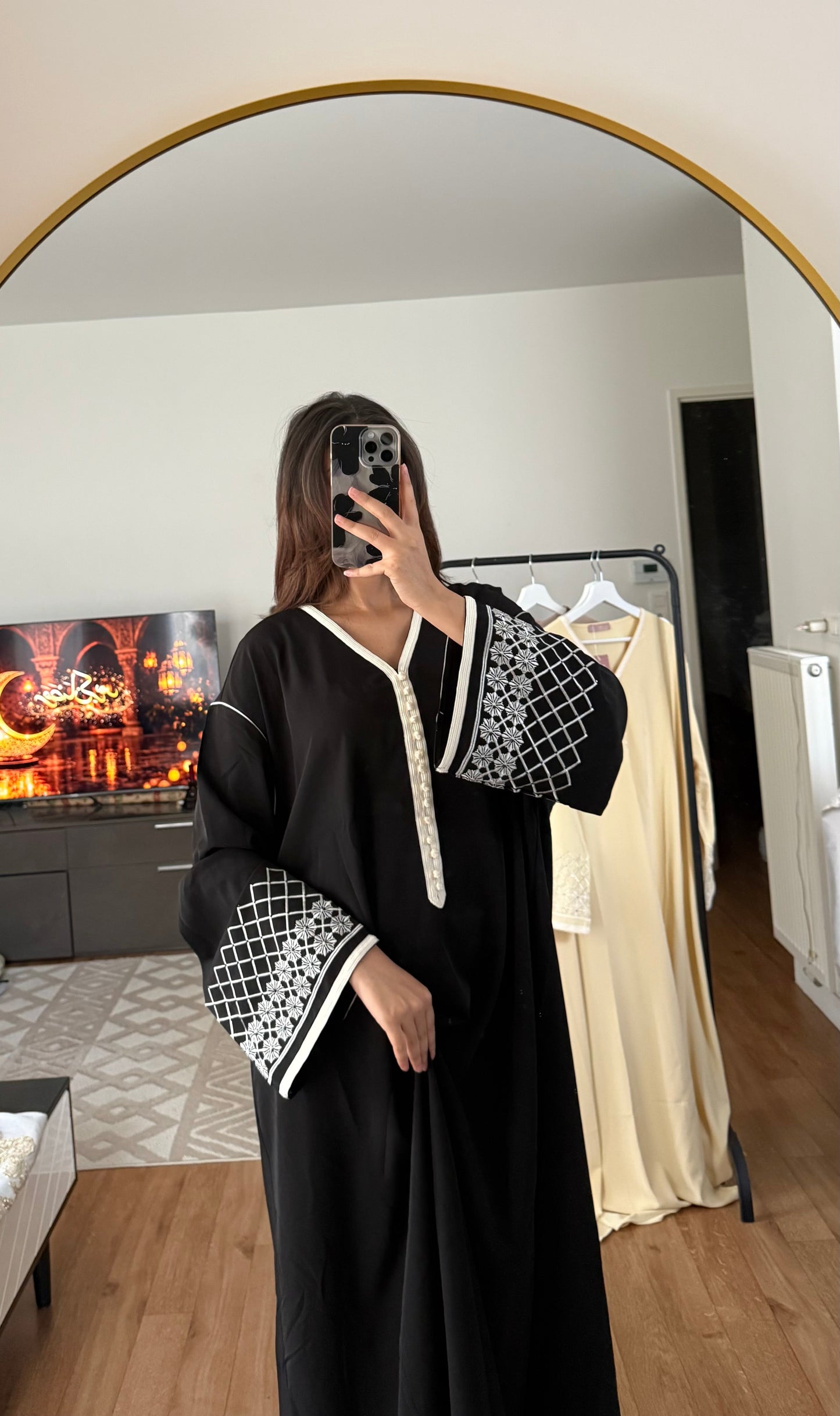 Robe caftan brodé Noire