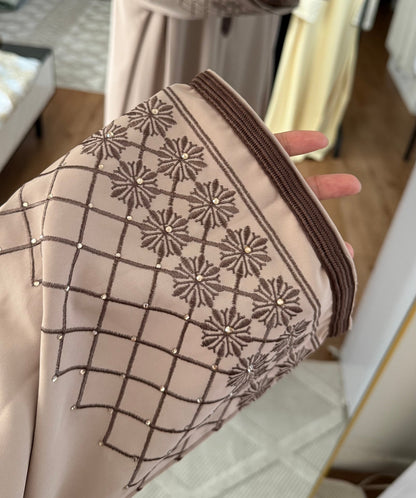 Robe caftan brodé taupe