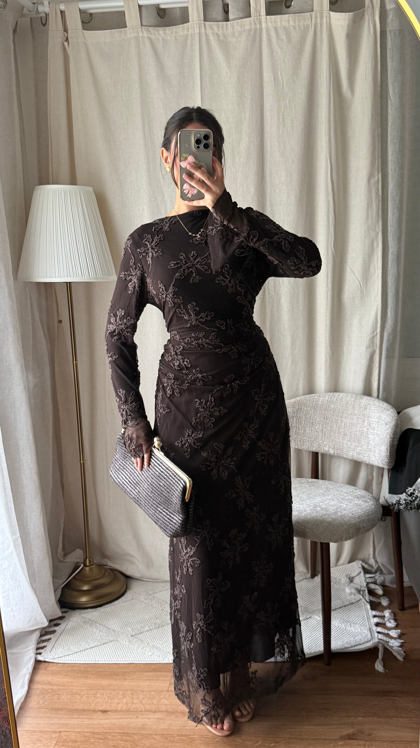Robe longue en tulle doublé à motifs brodés