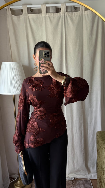 Blouse marron brodée à nouer dans le dos