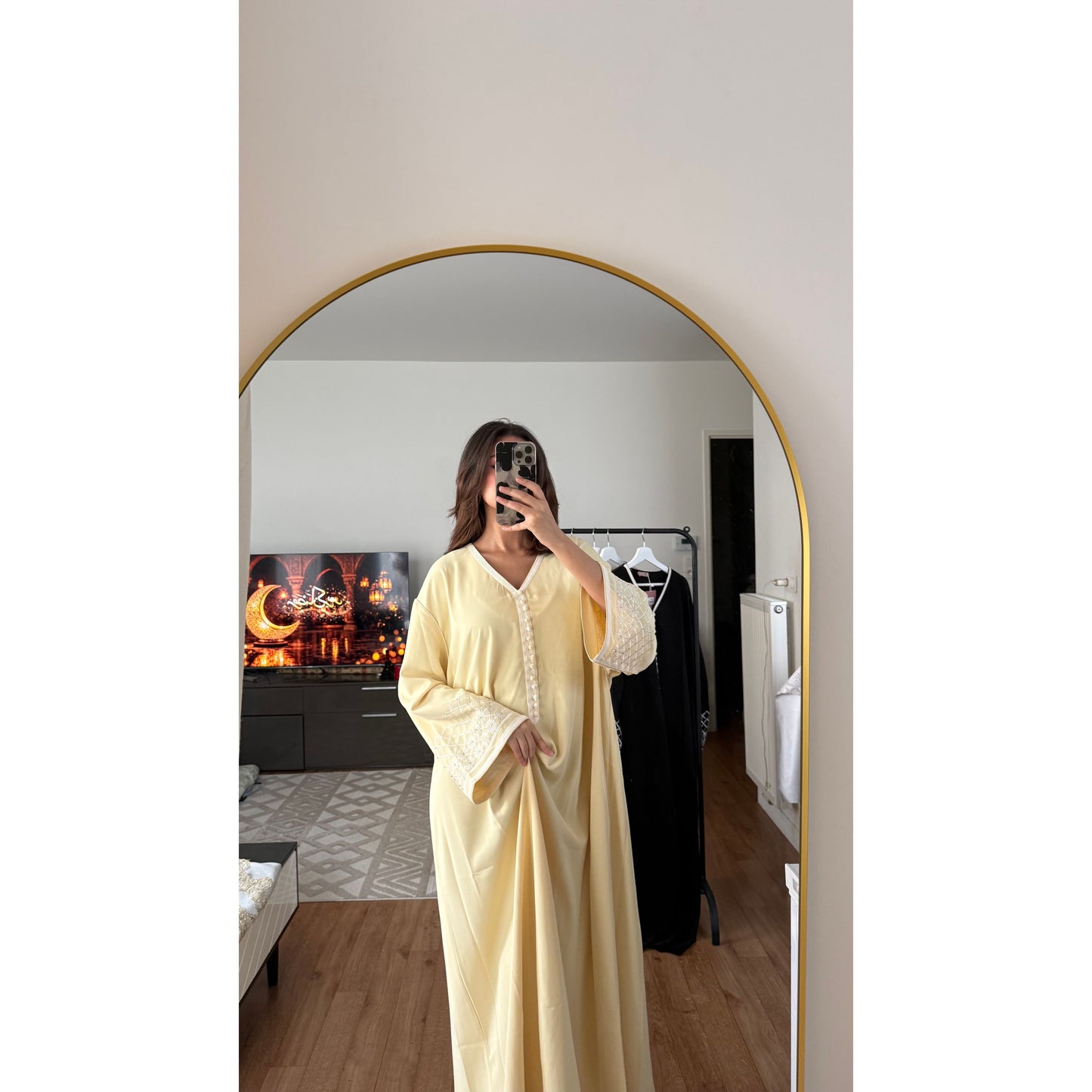 Robe caftan brodé jaune pastel