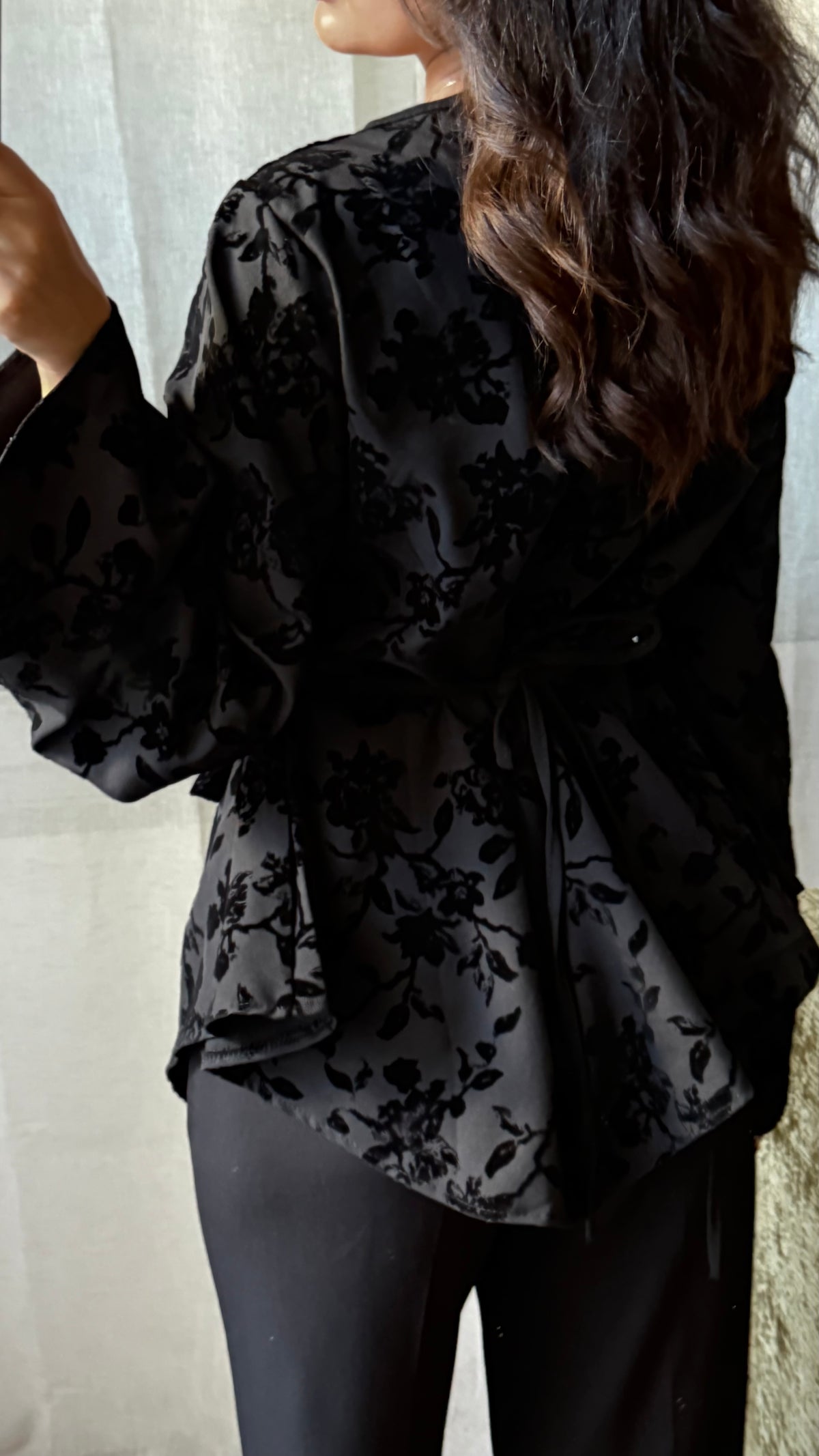 Blouse Velours Florale – Noir