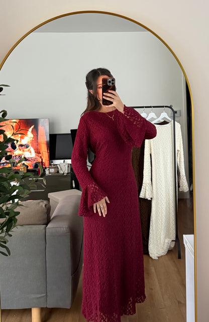 Robe Longue Dentelle Rouge Doublée – Audacieuse & Féminine