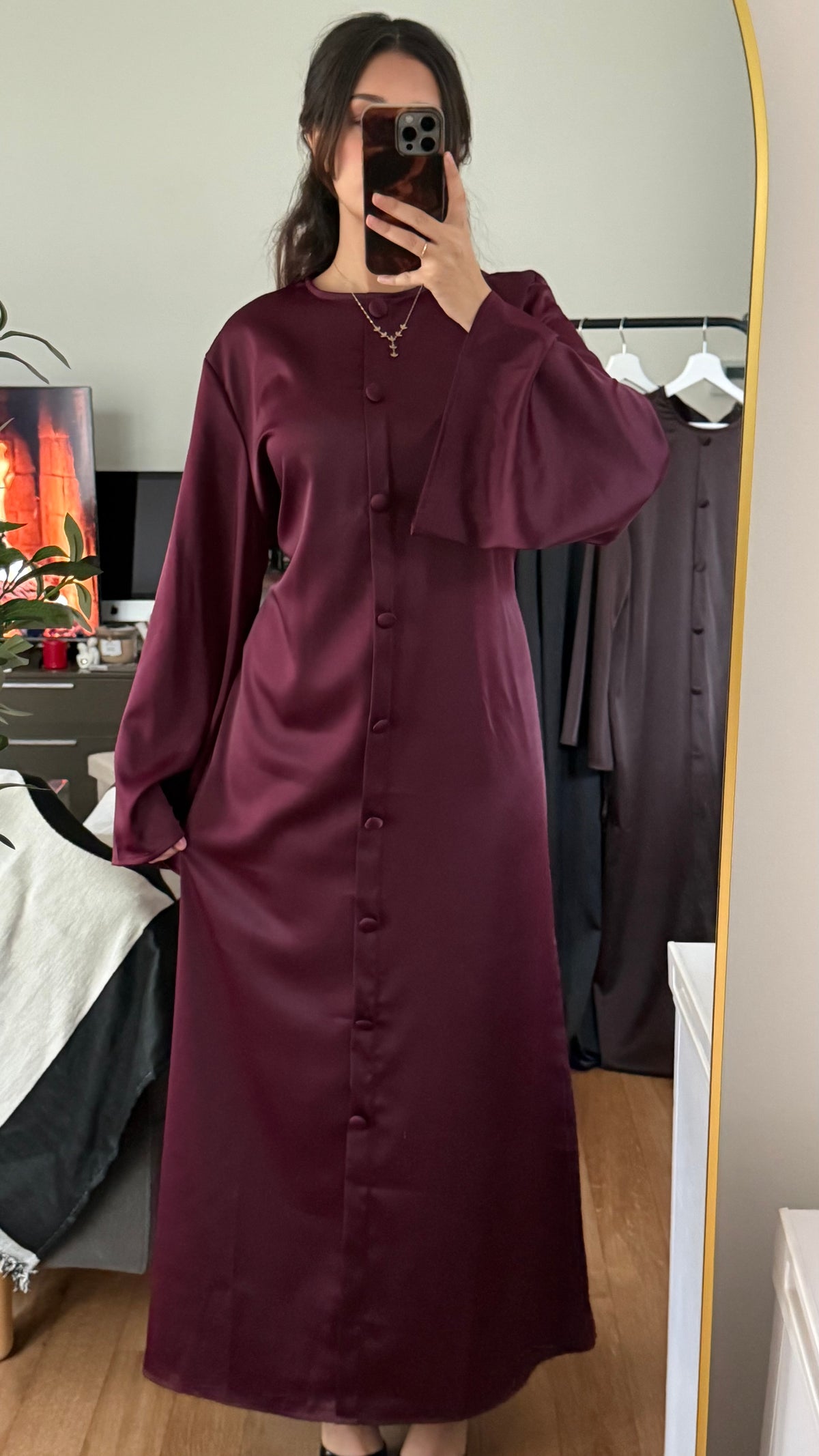 Robe longue satinée prune Azayel
