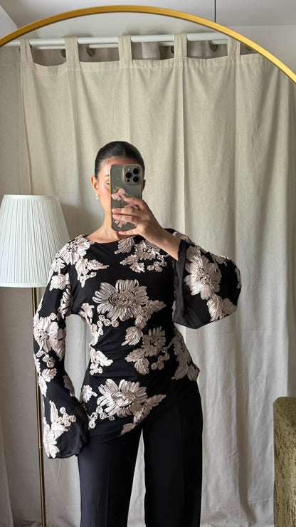 Blouse noir et blanc brodée à nouer dans le dos
