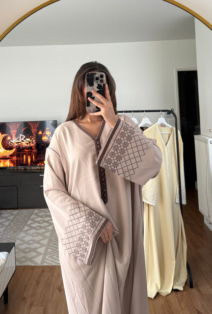 Robe caftan brodé taupe
