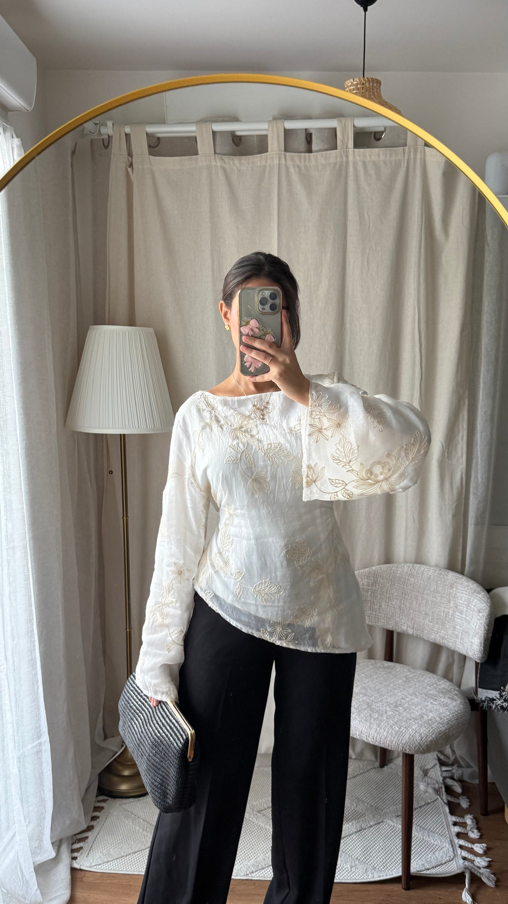 Blouse brodée à nouer dans le dos