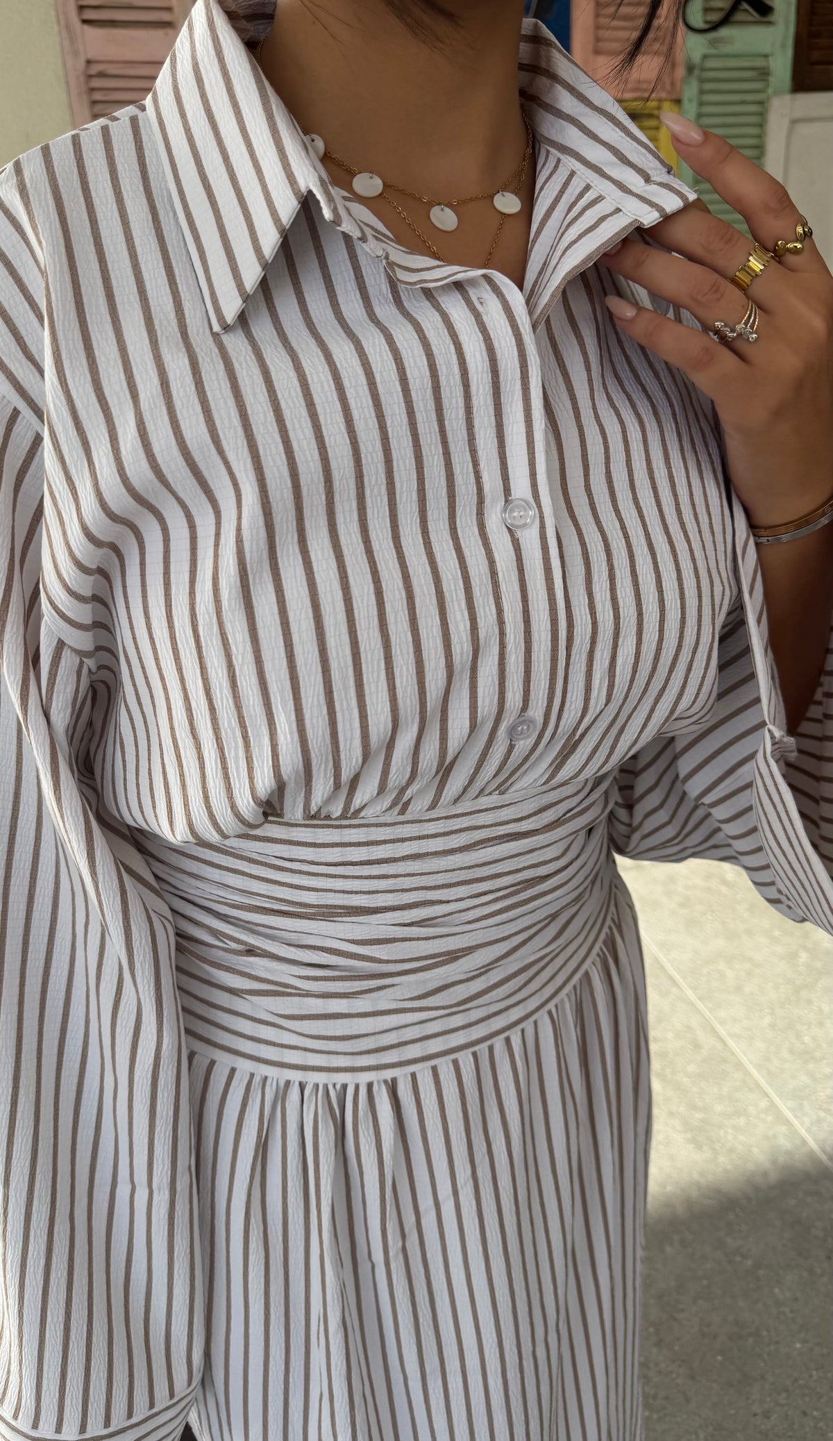 Robe chemise longue rayée Riya à ceinture / COFFEE