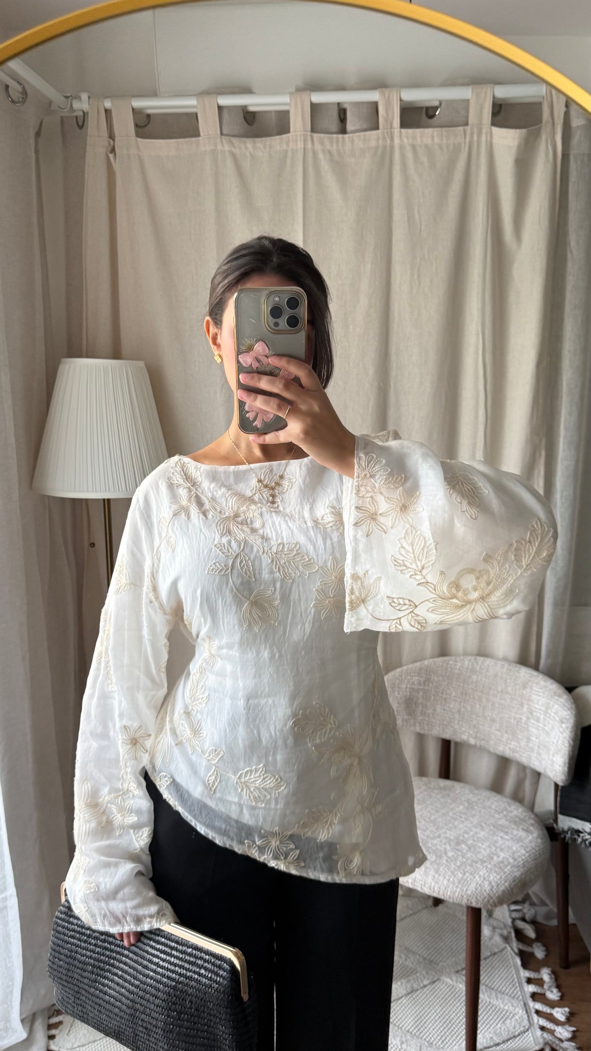 Blouse brodée à nouer dans le dos