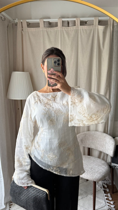 Blouse brodée à nouer dans le dos