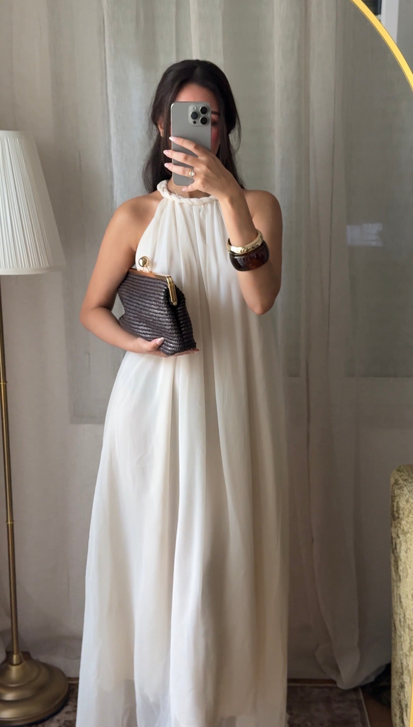 Robe Longue Plissée beige – Doublée avec Détails au col à nouer dans le coup