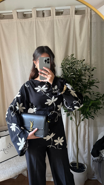 Blouse brodée asymétrique Flora/ noir