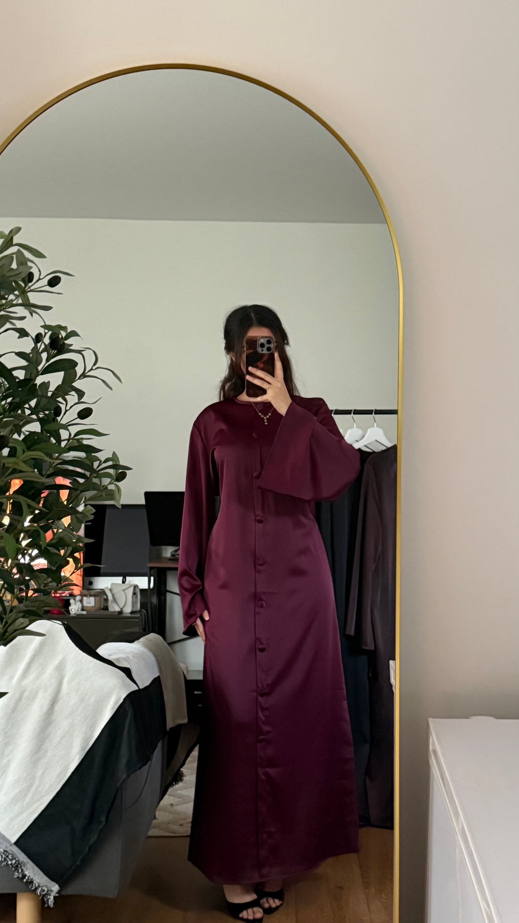 Robe longue satinée prune Azayel