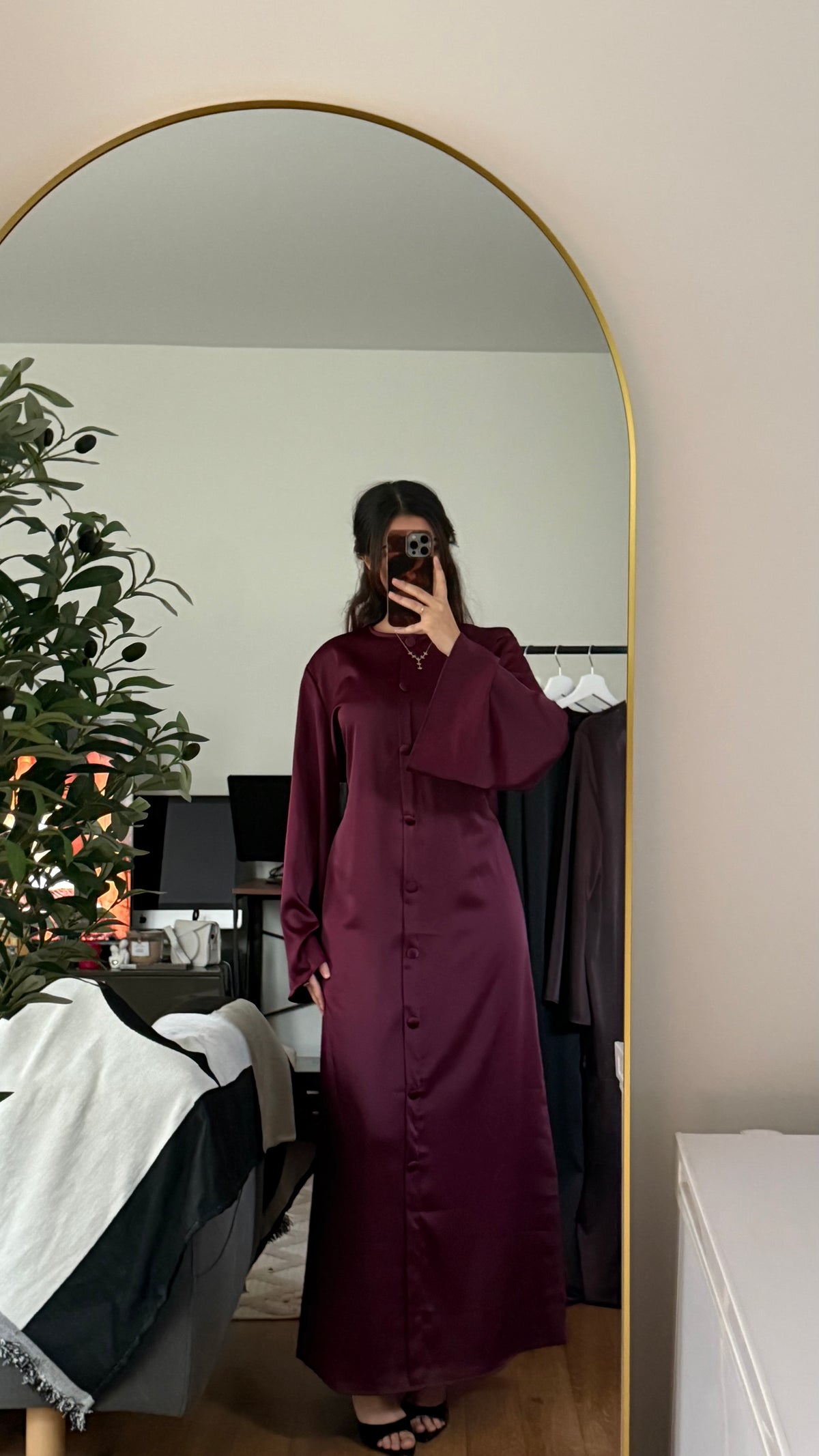Robe longue satinée prune Azayel