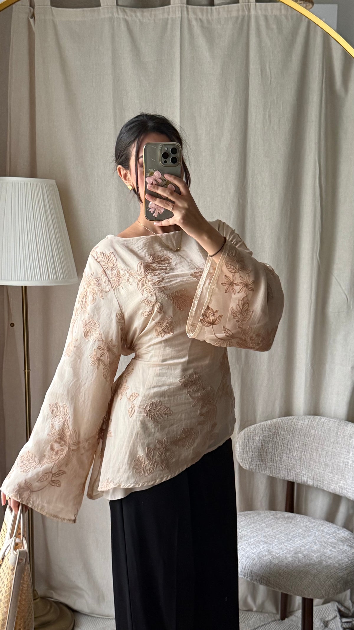 Blouse brodée à nouer dans le dos