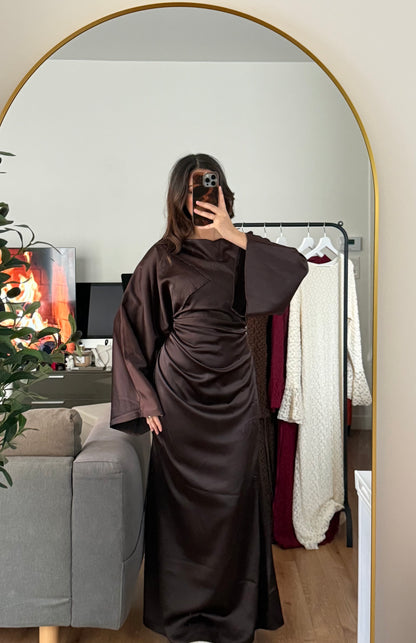 ROBE LONGUE EN SATIN DRAPÉ À NOUER DANS LE DOS