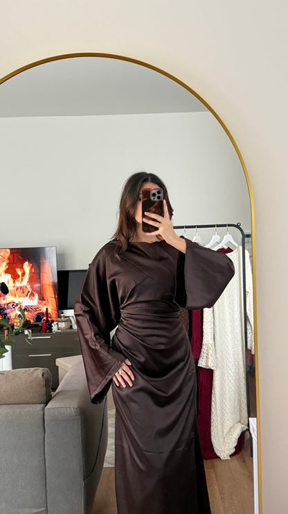 ROBE LONGUE EN SATIN DRAPÉ À NOUER DANS LE DOS