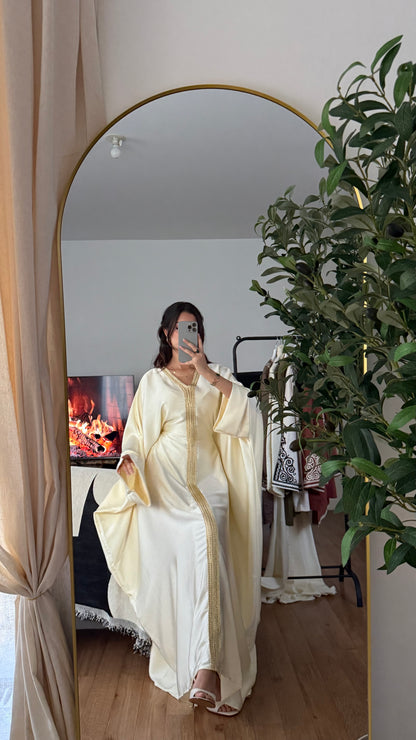 ABAYA PAPILLON EN SATIN ÉPAIS ORNÉ D'UN LISERÉ DORÉ