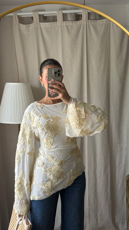 Blouse écru brodée à nouer dans le dos