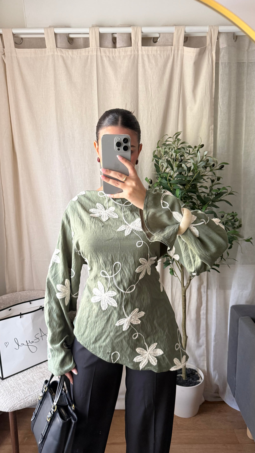 Blouse brodée asymétrique Flora/ green