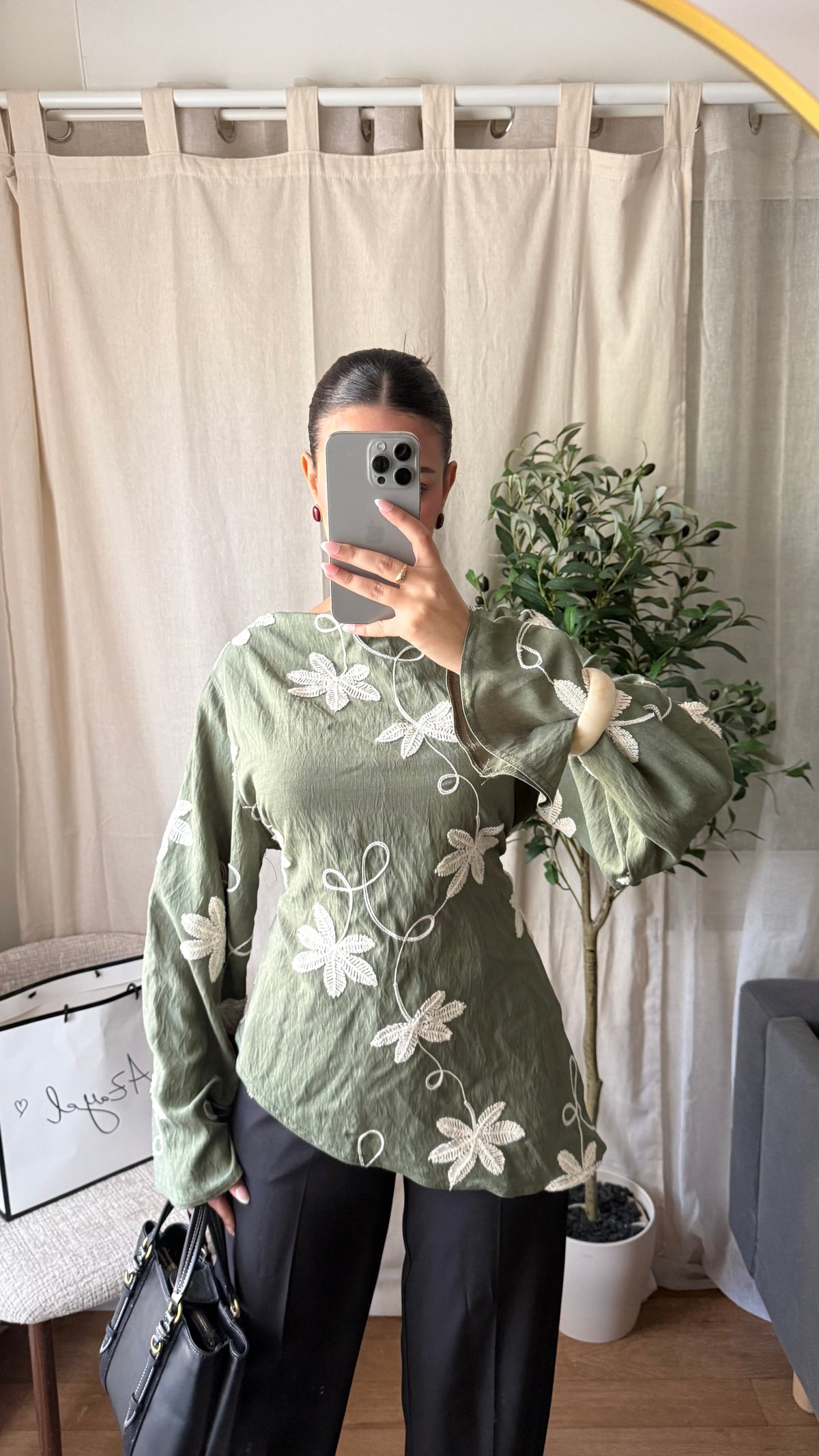 Blouse brodée asymétrique Flora/ green