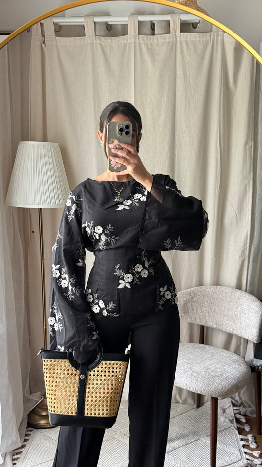 Blouse brodée à nouer dans le dos