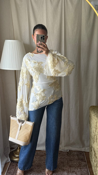 Blouse écru brodée à nouer dans le dos