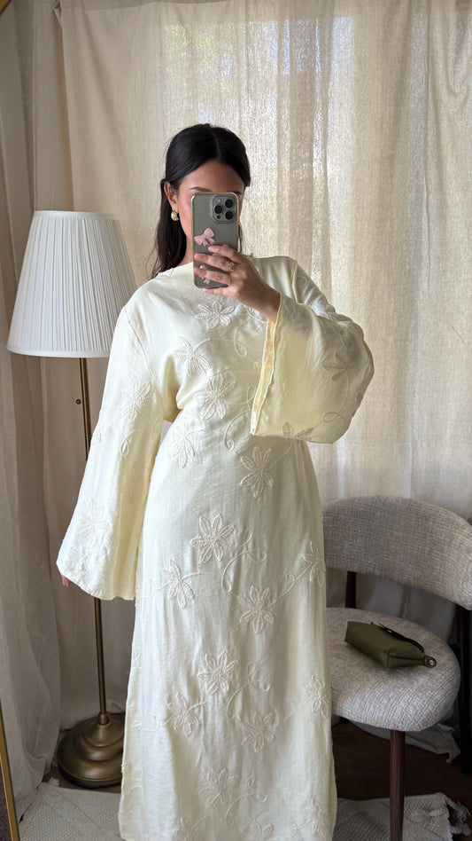 Robe Flora brodée / jaune pastel